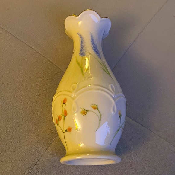 Vintage LENOX Bud FLORAL Vase lavender - Picture 2 of 11